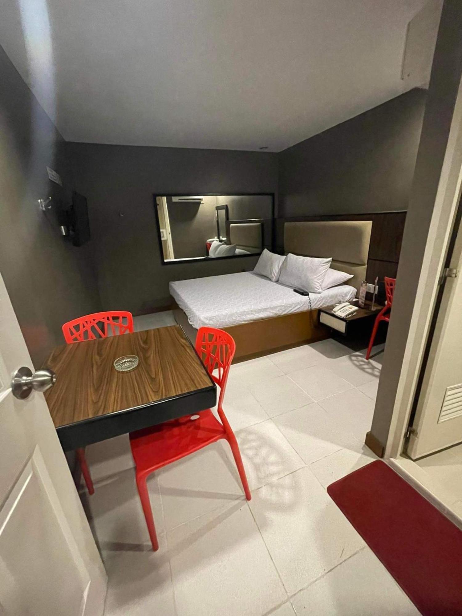 Hotel Sogo Edsa Cubao Quezon City Exterior photo