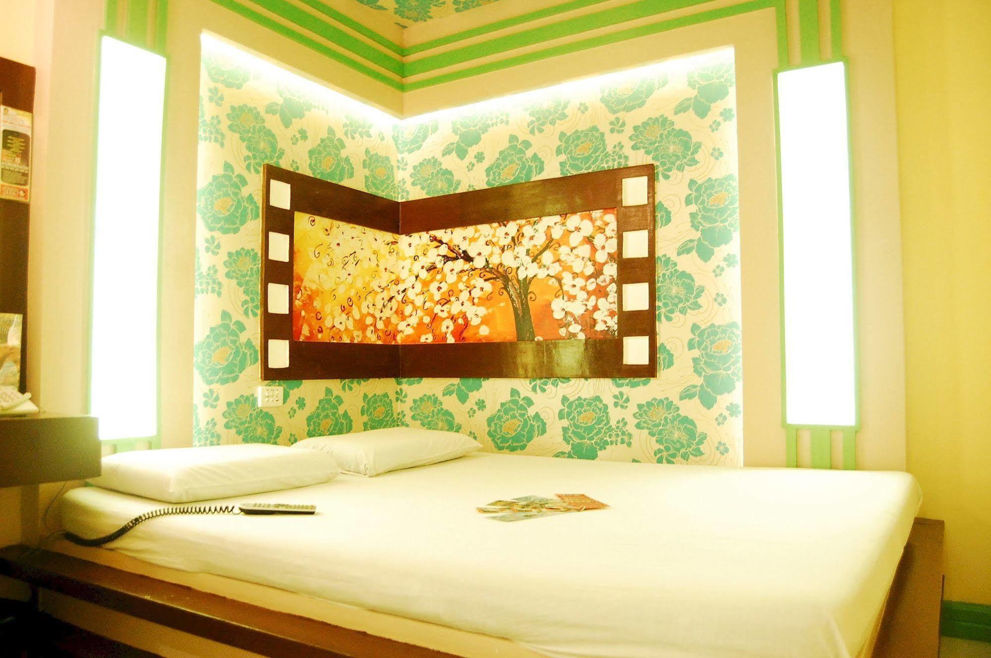 Hotel Sogo Edsa Cubao Quezon City Exterior photo